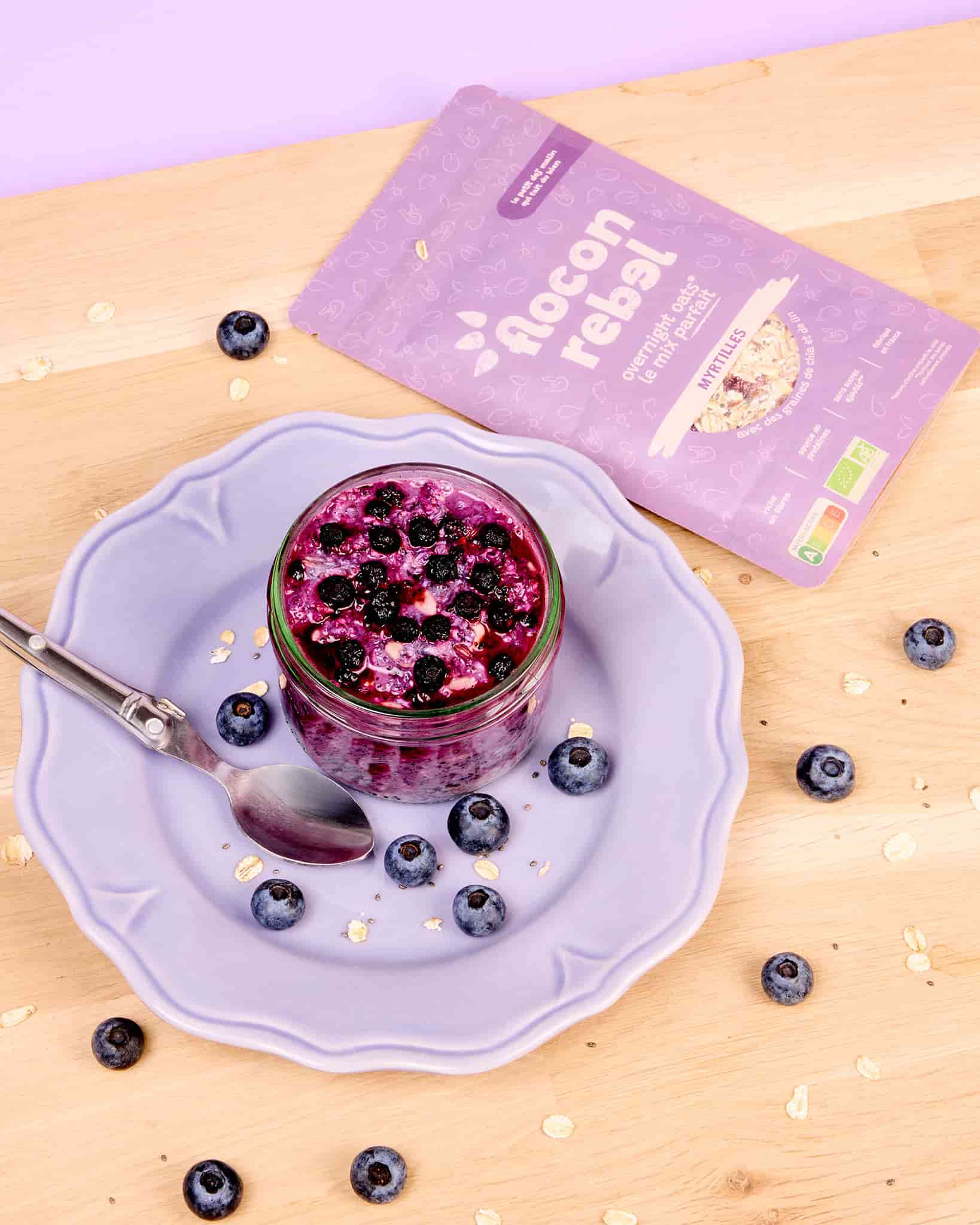 Overnight oats porridge rapide à préparer petit déjeuner équilibré facile sans sucre ajoutées protéiné avec myrtilles