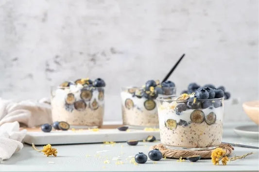 3 pots de overnight oats aux myrtilles