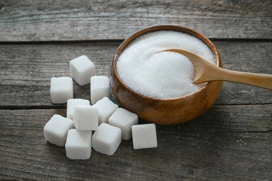 Sucre posé sur une table